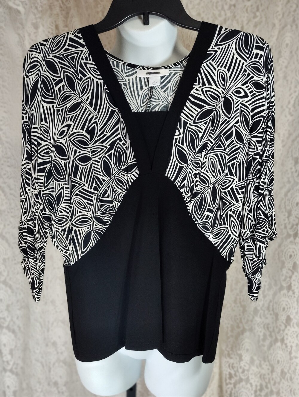 Dress Barn Black and White Floral Geometric Women’s Top